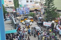 Pilla Nuvvu Leni Jeevitham Team Visits Vishwanath Theatre